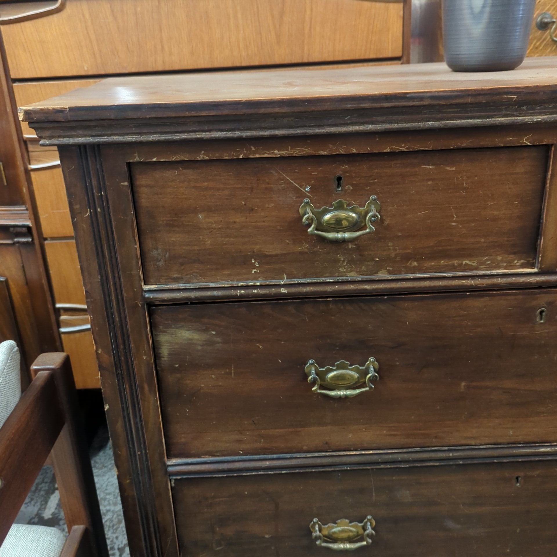 Chest of drawers